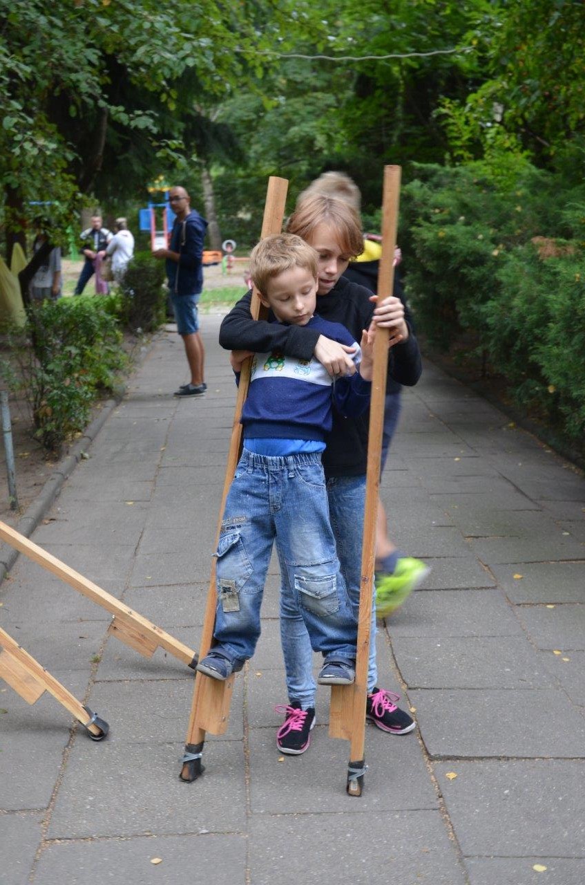 Chusta wertykalna, szczudła, slackline