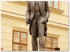 KATARZYNA ZDZIARSKA